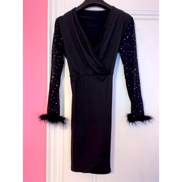 HOST PICK❣️Women’s Glitter/Mesh/Feather sleeve Party Dress XS - Picture 3 of 9